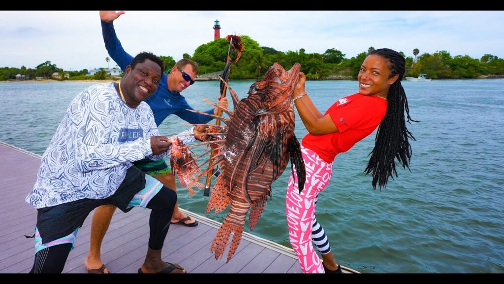 Deer Meat For Dinner and Warren Sapp Go Spearfishing on an Insetta 35IFC